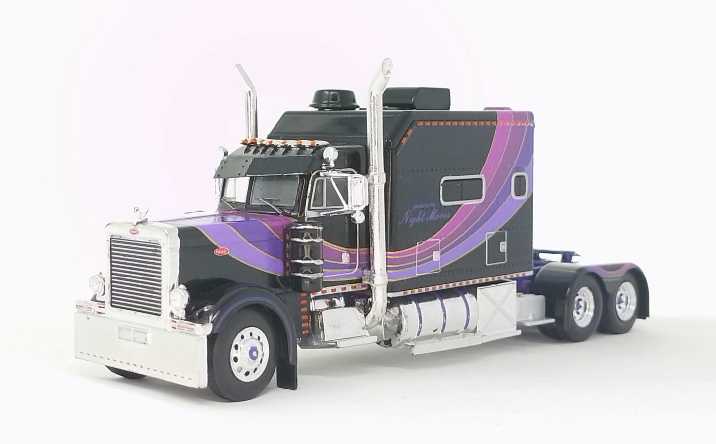 1:64 Peterbilt Model 379 Big-Bunk with 53' Tri-Axle Van - Night Moves